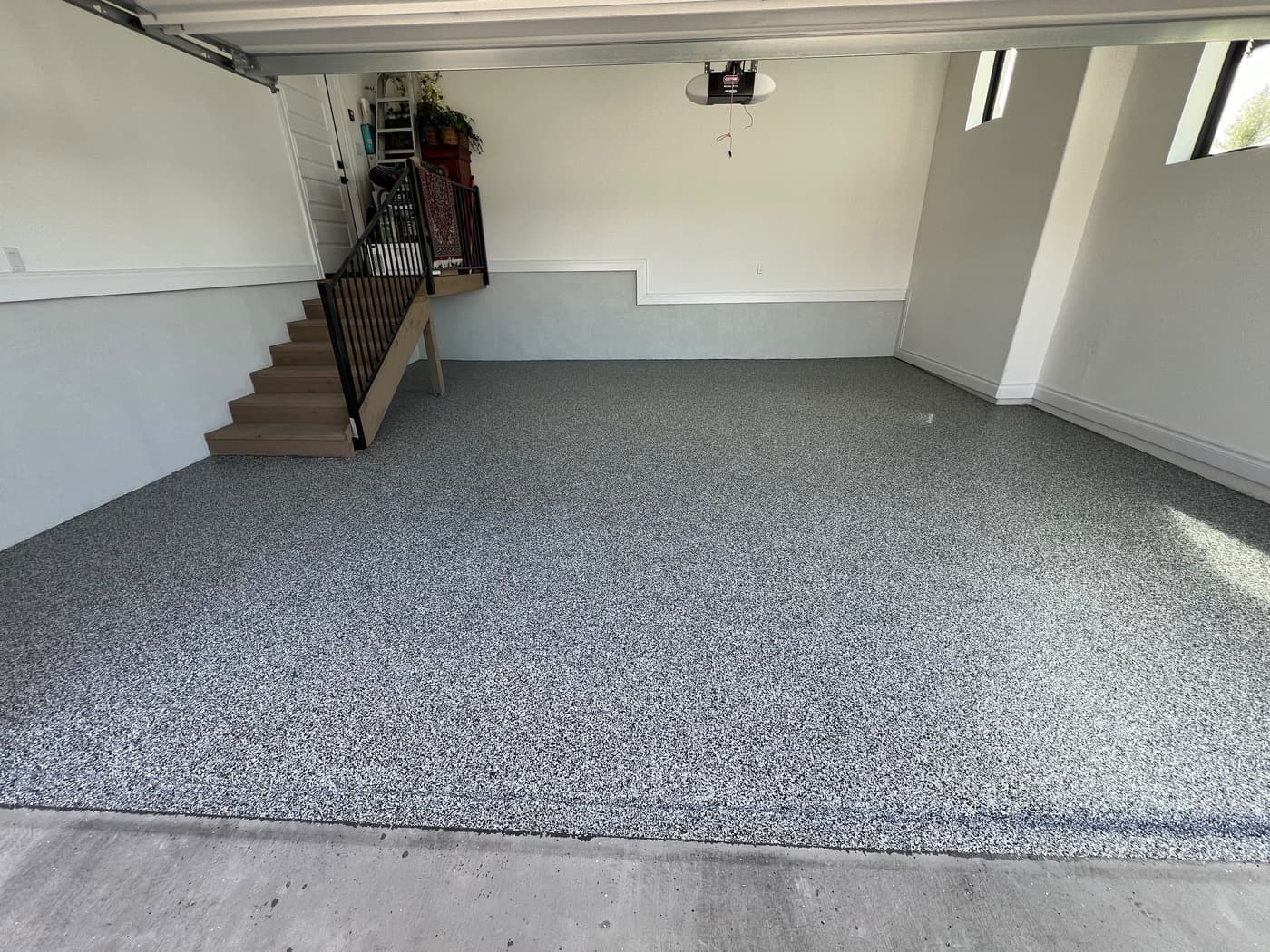 Decorative multi-color flake epoxy floor finish